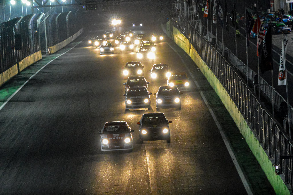 Disputas intensas e corrida noturna marcam terceira etapa da Copa Joy Chevrolet