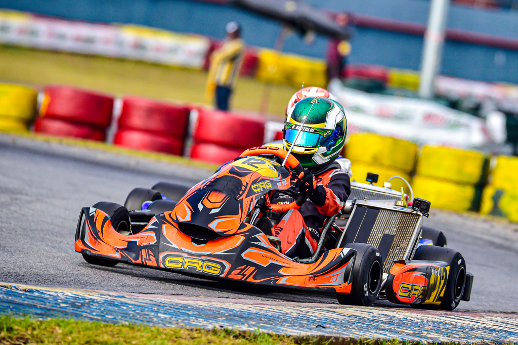 João Bertoldi mostra velocidade em Interlagos e conquista vice-campeonato na OKN Júnior Rookie em uma etapa desafiadora