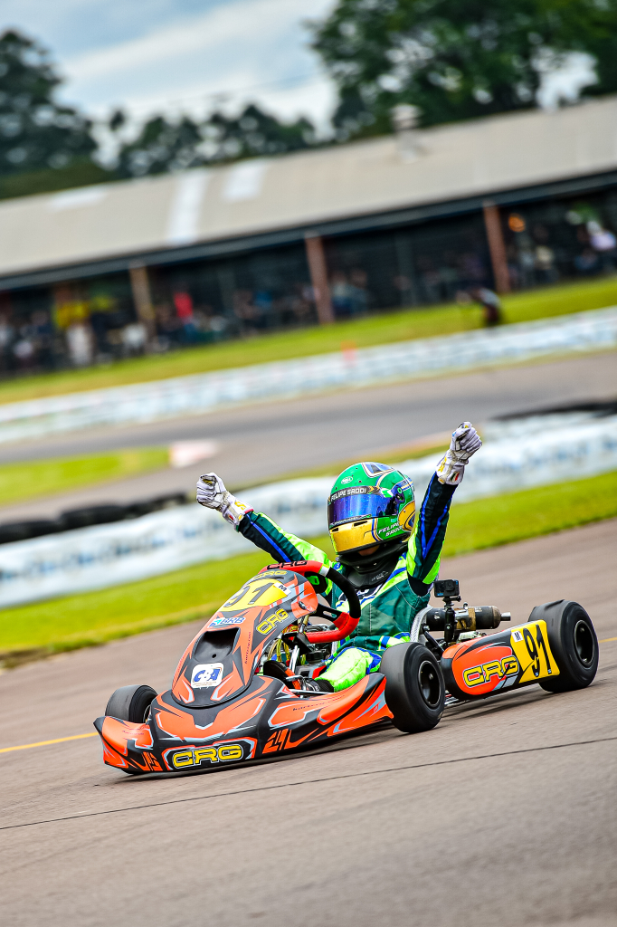 Felipe Saddi faz história e conquista título Sul-Americano de Kart aos 8 anos