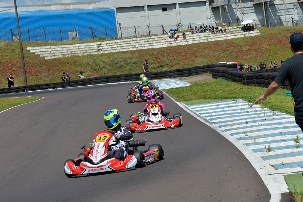 Com previsão de chuva, Cascavel realiza a segunda etapa do Metropolitano de Kart